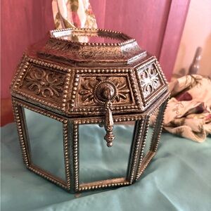 Keepsake Jewlery Mystic Box Silver Octagon Mirrored Hinged Black Velvet
